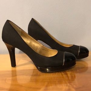 Tahari Laurie heels